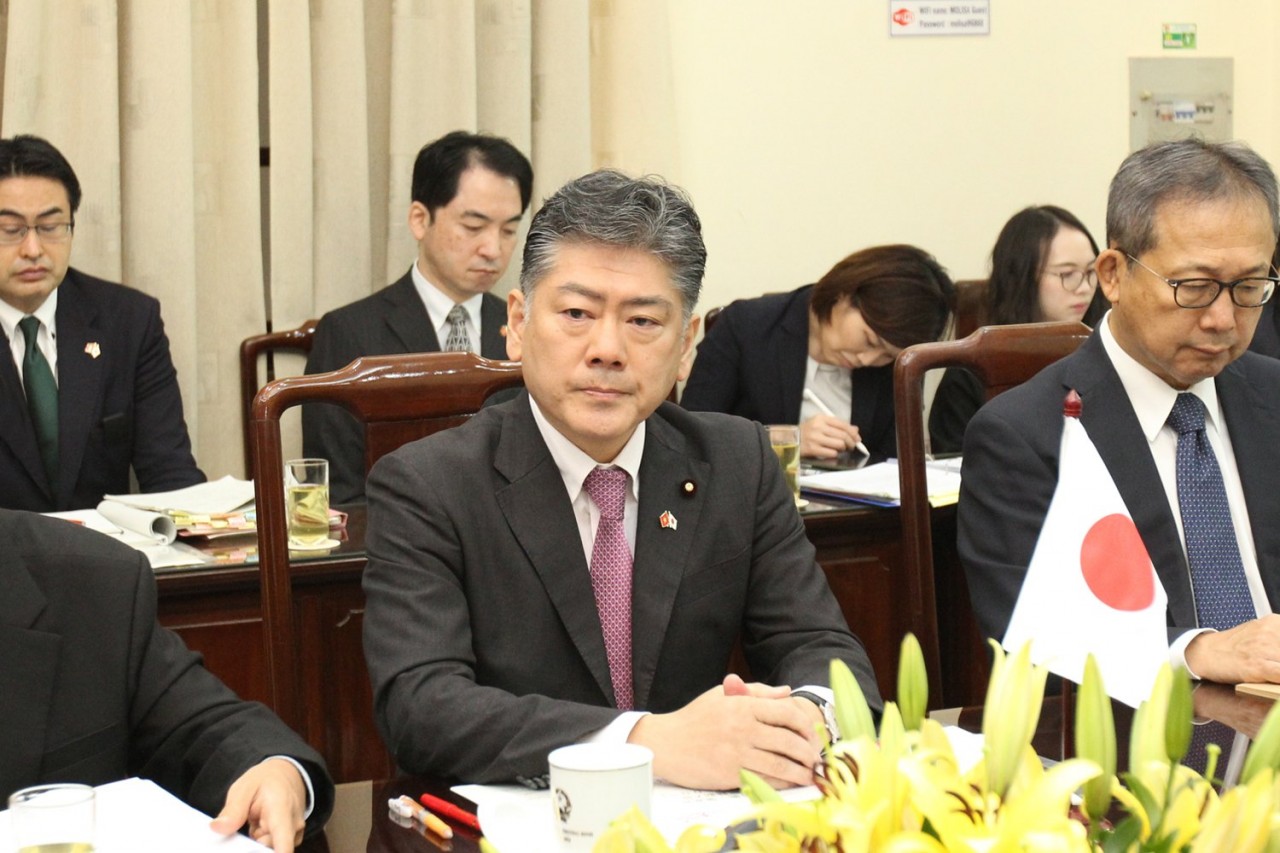 Bộ trưởng Tư pháp Nhật Bản Furukawa Yoshihisa tại cuộc làm việc. Bộ trưởng Tư pháp Nhật Bản Furukawa Yoshihisa tại cuộc làm việc.