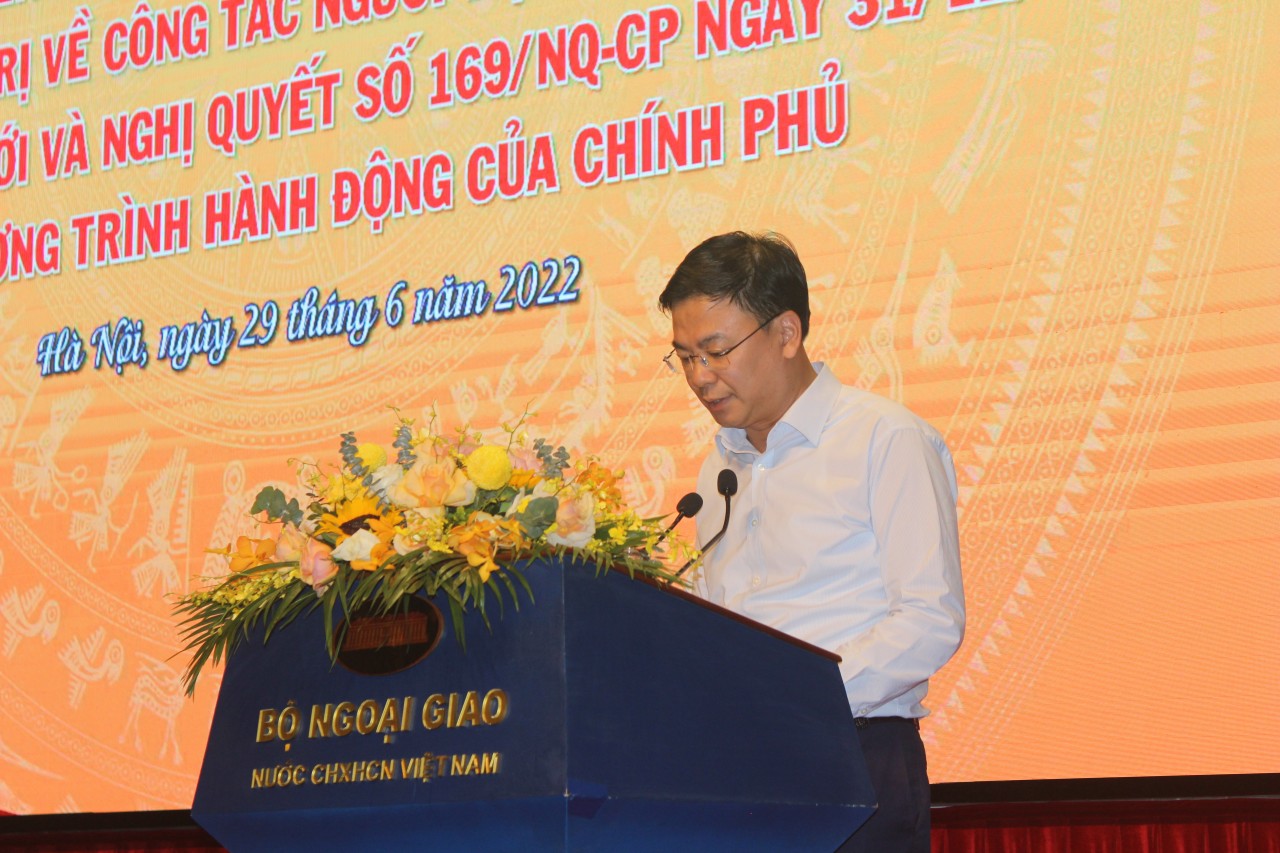 Triển khai toàn diện, mạnh mẽ hơn trong công tác người Việt Nam ở nước ngoài Triển khai toàn diện, mạnh mẽ hơn trong công tác người Việt Nam ở nước ngoài