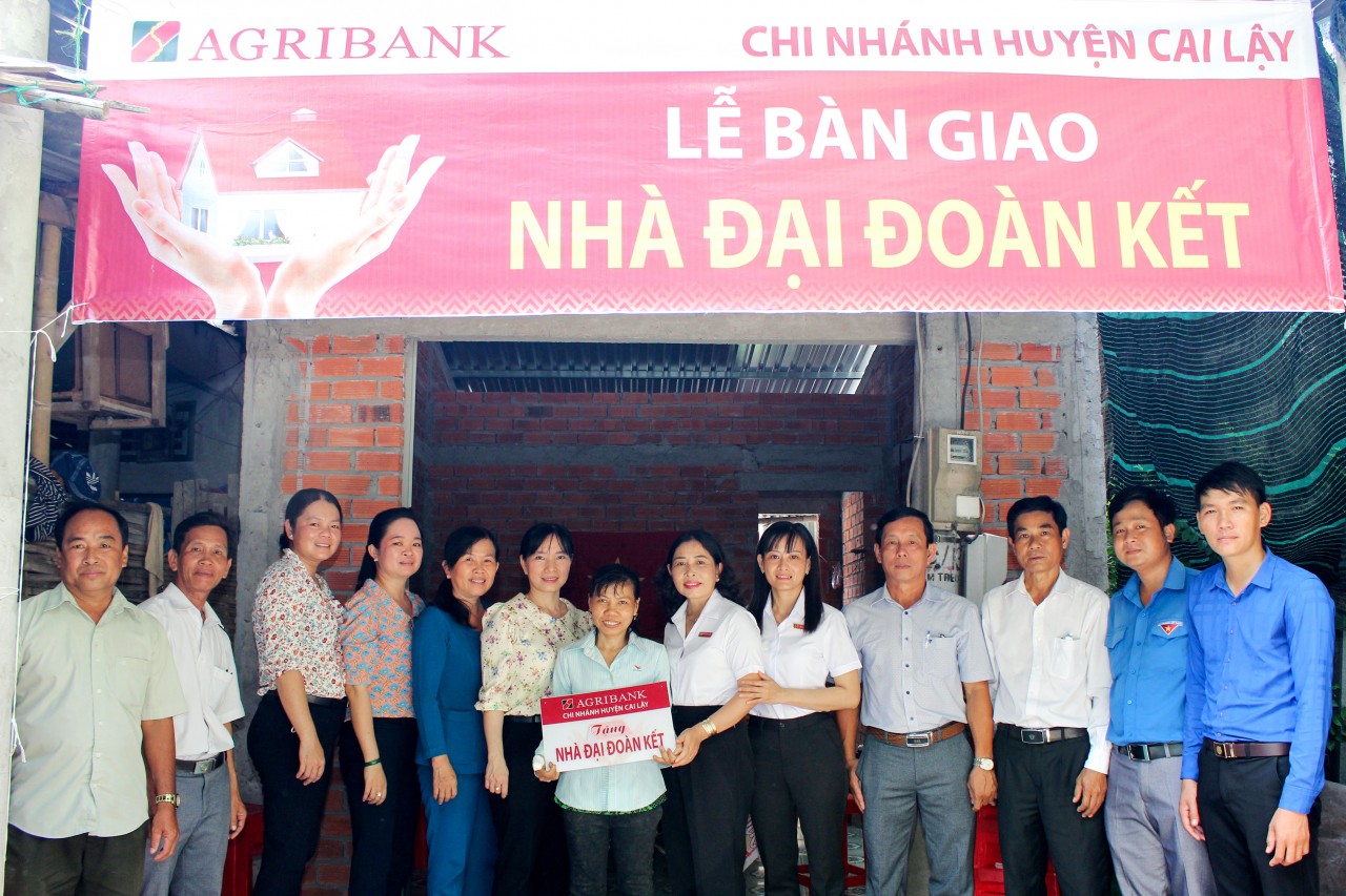 Agribank huyện Cai Lậy, Tiền Giang: Trao tặng 3 nhà Agribank huyện Cai Lậy, Tiền Giang: Trao tặng 3 nhà