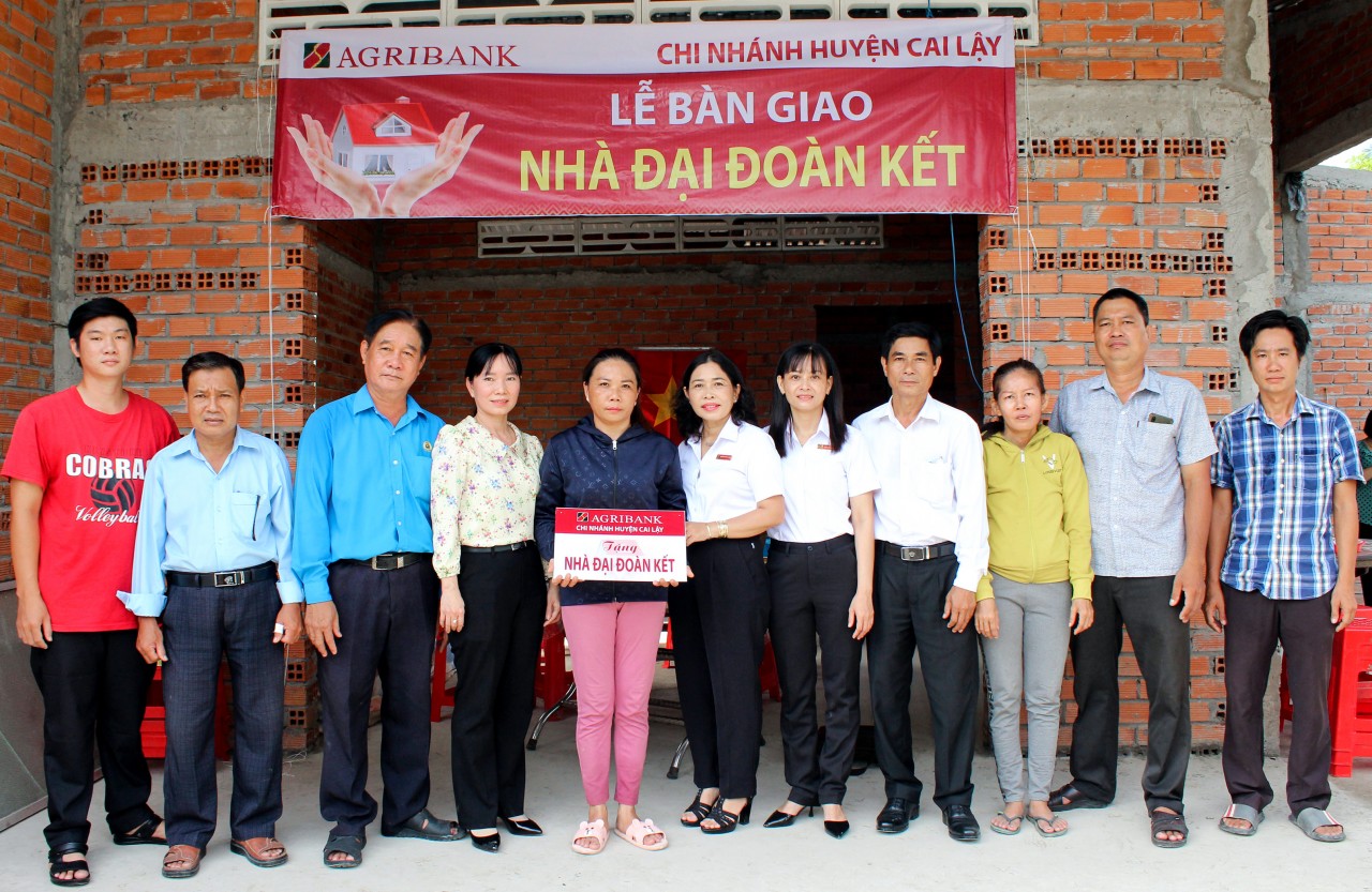 Agribank huyện Cai Lậy, Tiền Giang: Trao tặng 3 nhà Agribank huyện Cai Lậy, Tiền Giang: Trao tặng 3 nhà