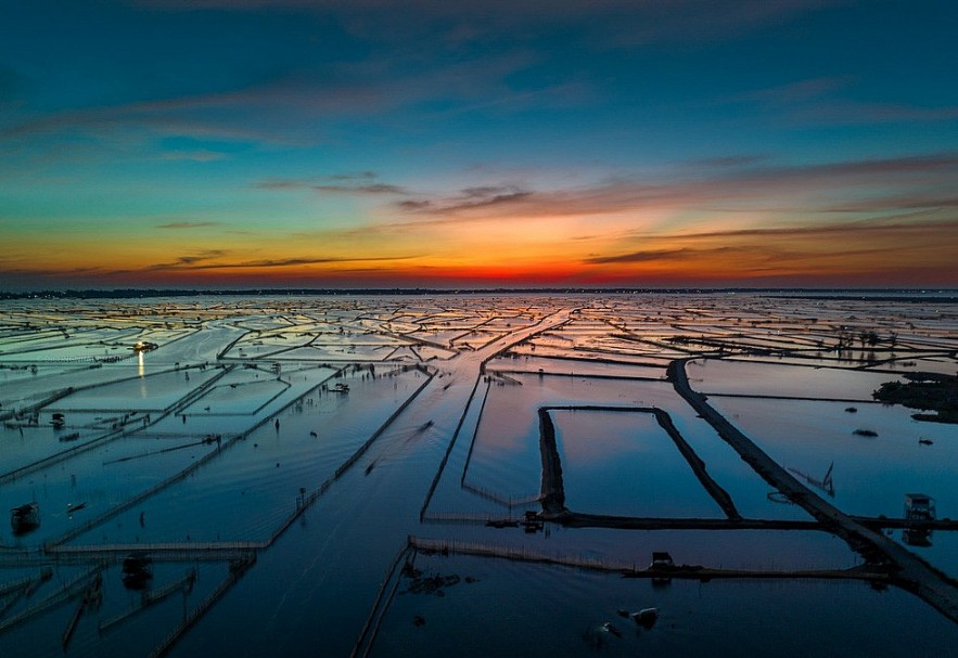 When Catching Romantic Sunrise on Chuon Lagoon, Hue