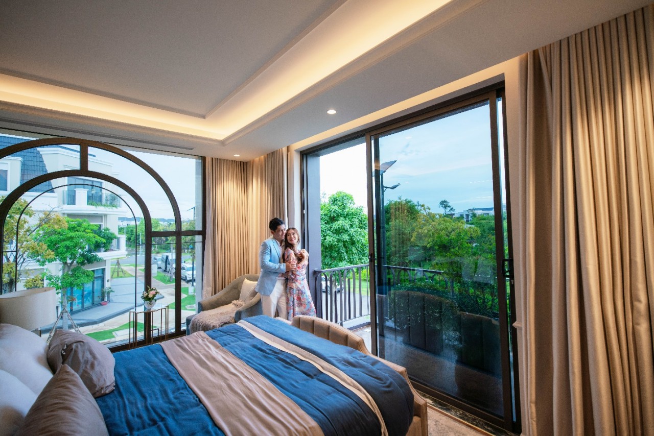 Thanh Thúy thích biệt thự tại Aqua City vì thiết kế sang trọng, bố trí công năng thông minh. Thanh Thúy thích biệt thự tại Aqua City vì thiết kế sang trọng, bố trí công năng thông minh.
