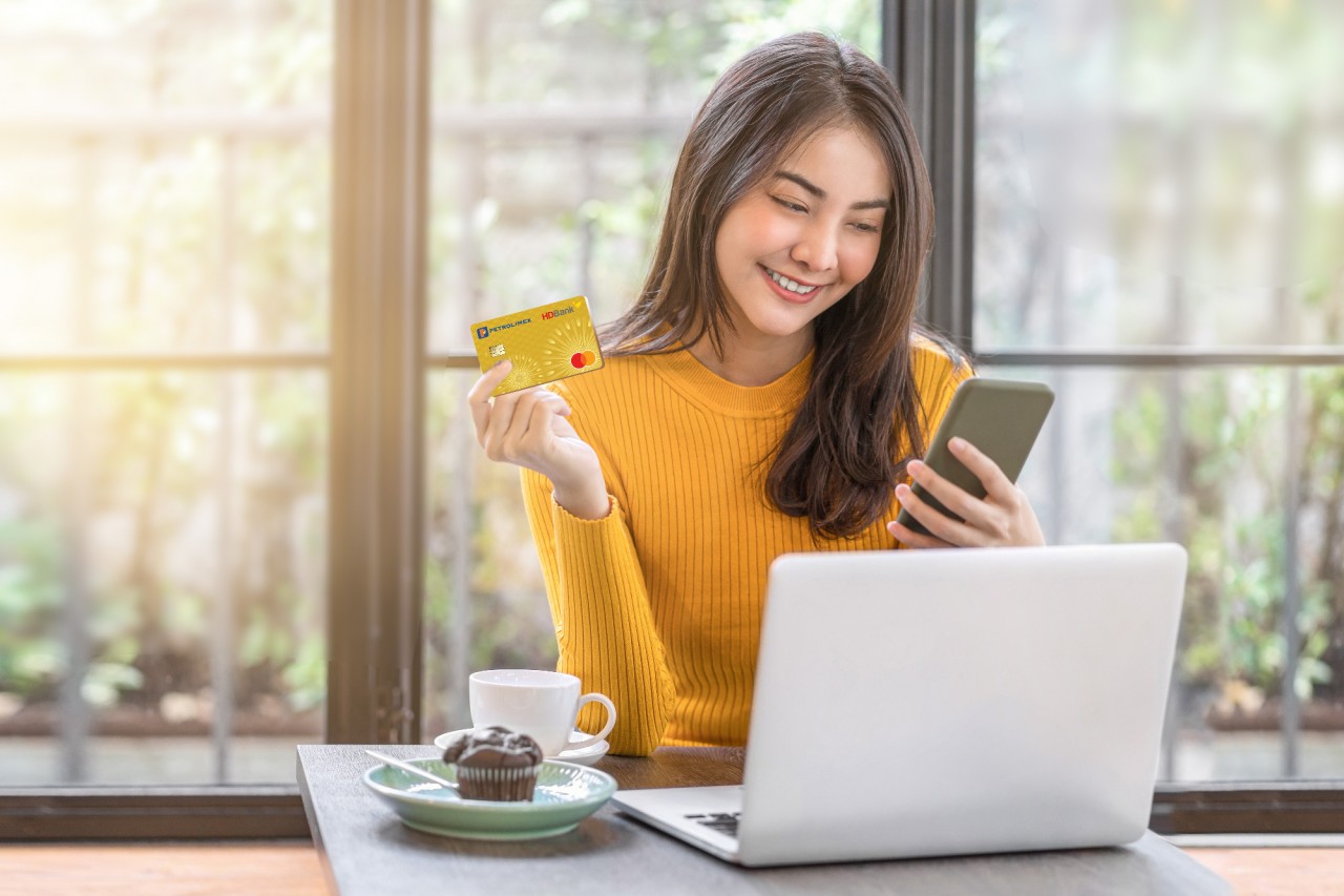 Siêu thẻ HDBank Petrolimex 4 trong 1 “gây sốt” khi hoàn 50% tiền xăng Siêu thẻ HDBank Petrolimex 4 trong 1 “gây sốt” khi hoàn 50% tiền xăng