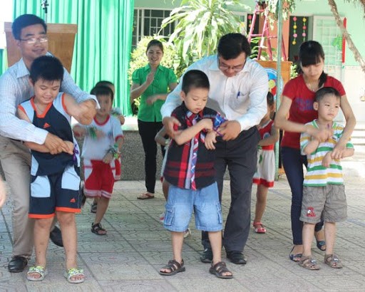 Tổ chức AI (Hà Lan) hỗ trợ trẻ em, người cao tuổi, người khuyết tật tại Đà Nẵng Tổ chức AI (Hà Lan) hỗ trợ trẻ em, người cao tuổi, người khuyết tật tại Đà Nẵng
