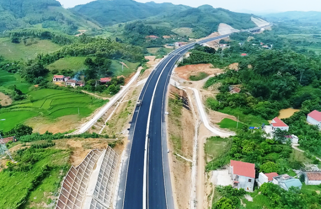 Những tuyến đường cao tốc động lực đưa vùng biên phát triển thịnh vượng Những tuyến đường cao tốc động lực đưa vùng biên phát triển thịnh vượng