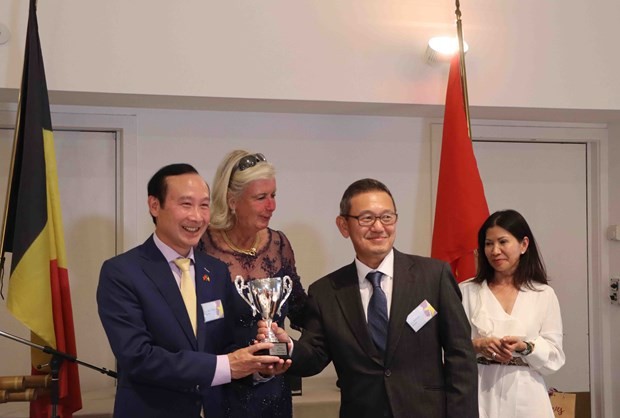 Belgian, Vietnamese Golfers Raise Funds for AO/Dioxin Victims Belgian, Vietnamese Golfers Raise Funds for AO/Dioxin Victims