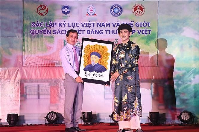 Sách thư pháp "Nguyễn Đình Chiểu thi tuyển" xác lập kỷ lục thế giới
