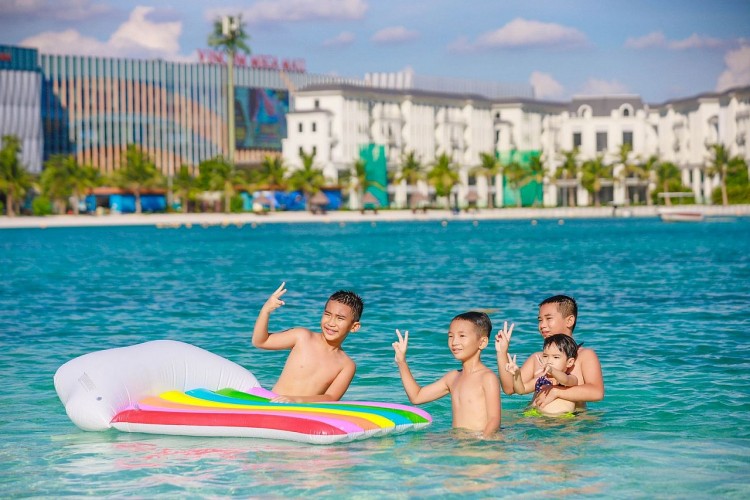 Giới trẻ đổ bộ “Quận Ocean” tham dự lễ hội Biển Giới trẻ đổ bộ “Quận Ocean” tham dự lễ hội Biển