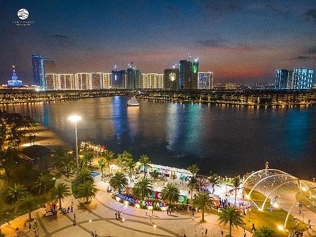 Giới trẻ đổ bộ “Quận Ocean” tham dự lễ hội Biển Giới trẻ đổ bộ “Quận Ocean” tham dự lễ hội Biển