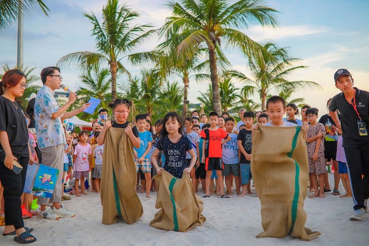 Giới trẻ đổ bộ “Quận Ocean” tham dự lễ hội Biển Giới trẻ đổ bộ “Quận Ocean” tham dự lễ hội Biển