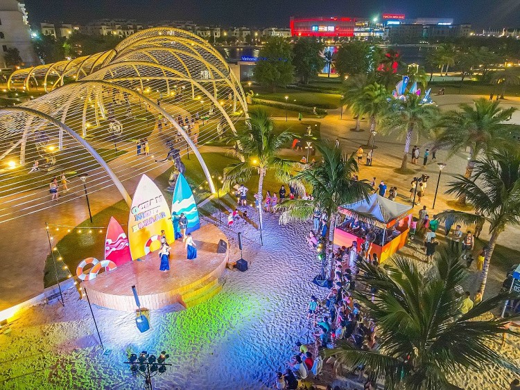 Giới trẻ đổ bộ “Quận Ocean” tham dự lễ hội Biển Giới trẻ đổ bộ “Quận Ocean” tham dự lễ hội Biển