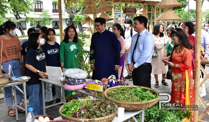 Thừa Thiên Huế tổ chức buổi trưng bày Kết nối yêu thương Thừa Thiên Huế tổ chức buổi trưng bày Kết nối yêu thương