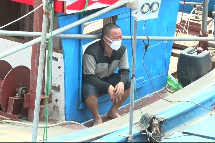 Nghệ An chi hơn 13 tỷ đồng hỗ trợ chủ tàu cá vượt khó vươn khơi Nghệ An chi hơn 13 tỷ đồng hỗ trợ chủ tàu cá vượt khó vươn khơi