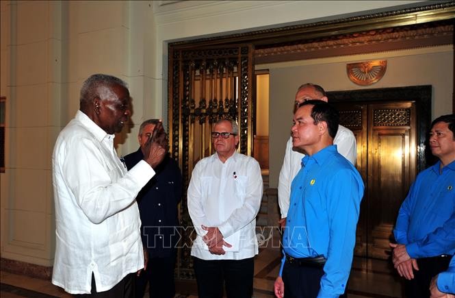 Esteban Lazo Hernández, Politburo member and President of the National Assembly of the People’s Power meets the Vietnamese delegation. Photo: VNA Esteban Lazo Hernández, Politburo member and President of the National Assembly of the People’s Power meets the Vietnamese delegation. Photo: VNA