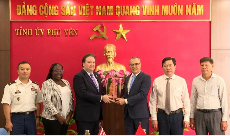 Tỉnh Phú Yên cam kết tạo mọi điều kiện thuận lợi nhất cho nhà đầu tư Hoa Kỳ Tỉnh Phú Yên cam kết tạo mọi điều kiện thuận lợi nhất cho nhà đầu tư Hoa Kỳ
