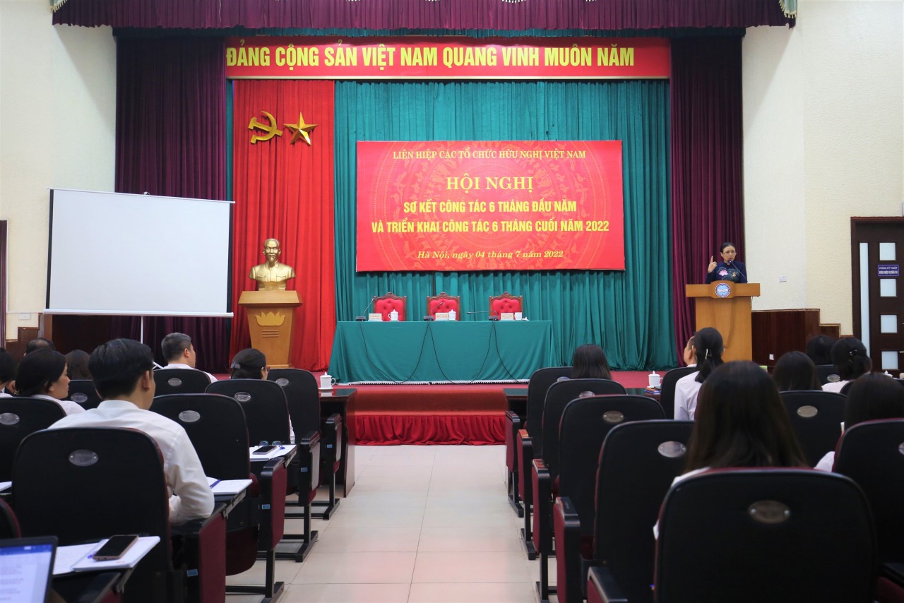 Đào tạo, bồi dưỡng cán bộ, củng cố đơn vị đoàn kết, vững mạnh