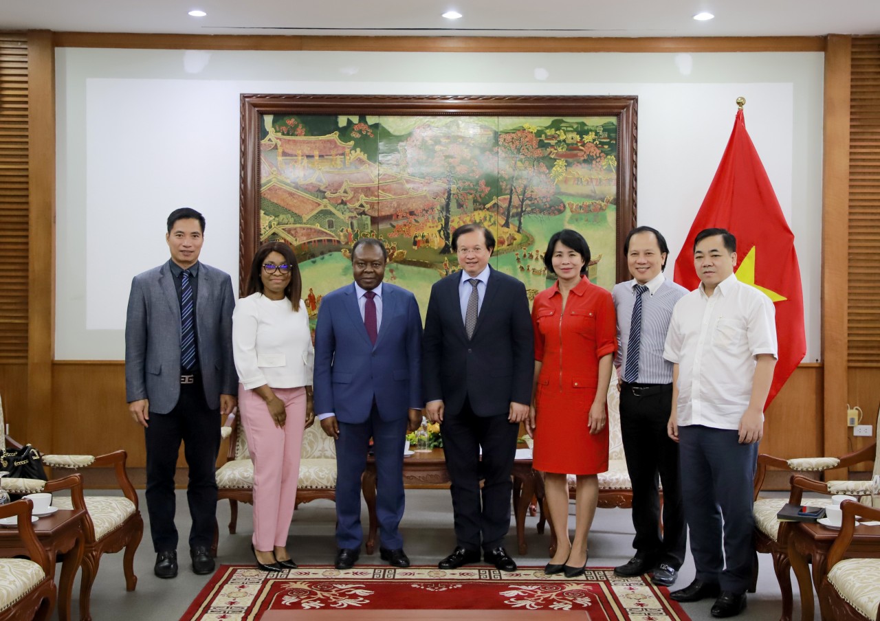 Tăng cường hợp tác văn hóa, du lịch, giao lưu giữa nhân dân hai nước Việt Nam và Angola Tăng cường hợp tác văn hóa, du lịch, giao lưu giữa nhân dân hai nước Việt Nam và Angola