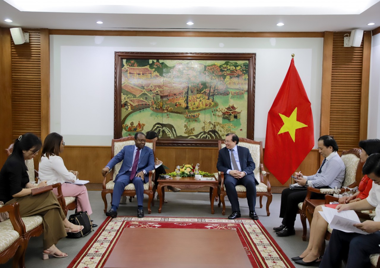 Tăng cường hợp tác văn hóa, du lịch, giao lưu giữa nhân dân hai nước Việt Nam và Angola Tăng cường hợp tác văn hóa, du lịch, giao lưu giữa nhân dân hai nước Việt Nam và Angola