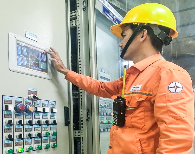 Theo dõi giám sát các thông số của tổ máy sản xuất.