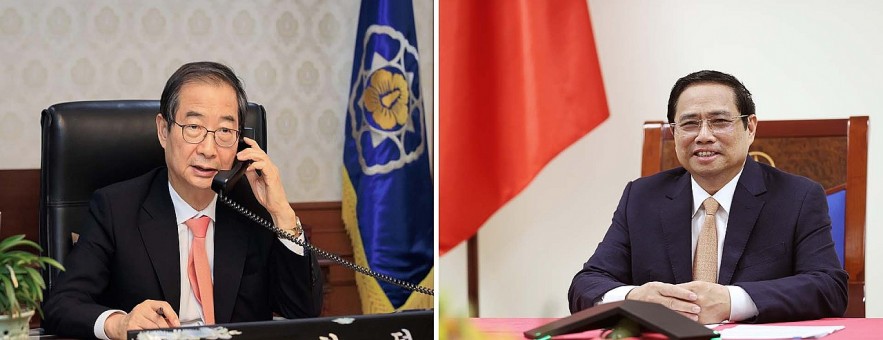 PM Pham Minh Chinh (right) holds phone talks with his Korean counterpart Han Duck-soo (Photo: VNA) PM Pham Minh Chinh (right) holds phone talks with his Korean counterpart Han Duck-soo (Photo: VNA)