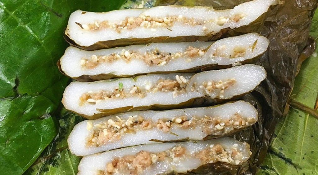 Bánh trứng kiến trong tiếng Tày còn được biết tới với cái tên “pẻng rày”. Bánh trứng kiến trong tiếng Tày còn được biết tới với cái tên “pẻng rày”.