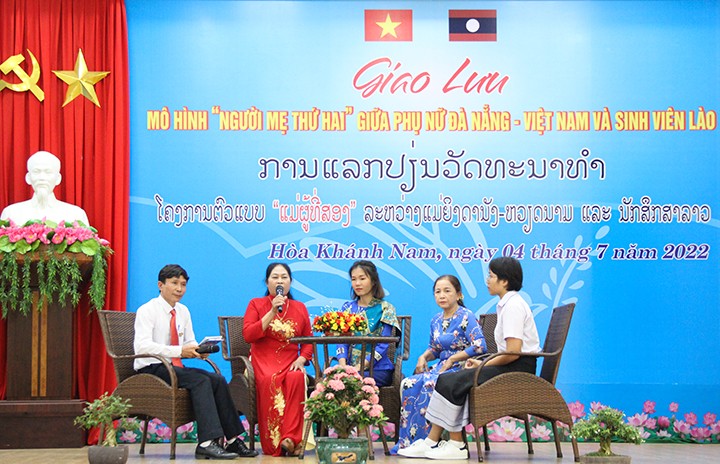 Mô hình “Người mẹ thứ hai”: Mở rộng vòng tay đong đầy thương yêu dành cho các sinh viên Lào Mô hình “Người mẹ thứ hai”: Mở rộng vòng tay đong đầy thương yêu dành cho các sinh viên Lào