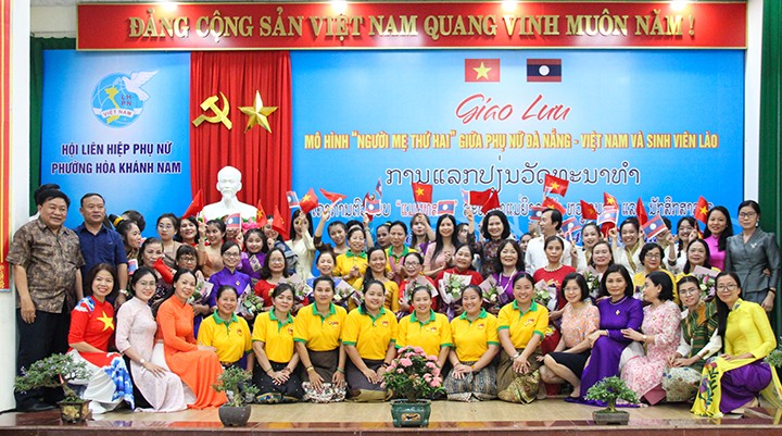 Mô hình “Người mẹ thứ hai”: Mở rộng vòng tay đong đầy thương yêu dành cho các sinh viên Lào Mô hình “Người mẹ thứ hai”: Mở rộng vòng tay đong đầy thương yêu dành cho các sinh viên Lào