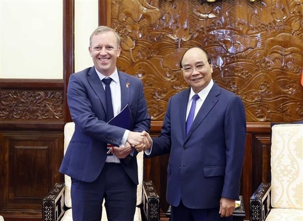 President Nguyen Xuan Phuc (right) receives British Ambassador Gareth Ward. (Photo: VNA) President Nguyen Xuan Phuc (right) receives British Ambassador Gareth Ward. (Photo: VNA)