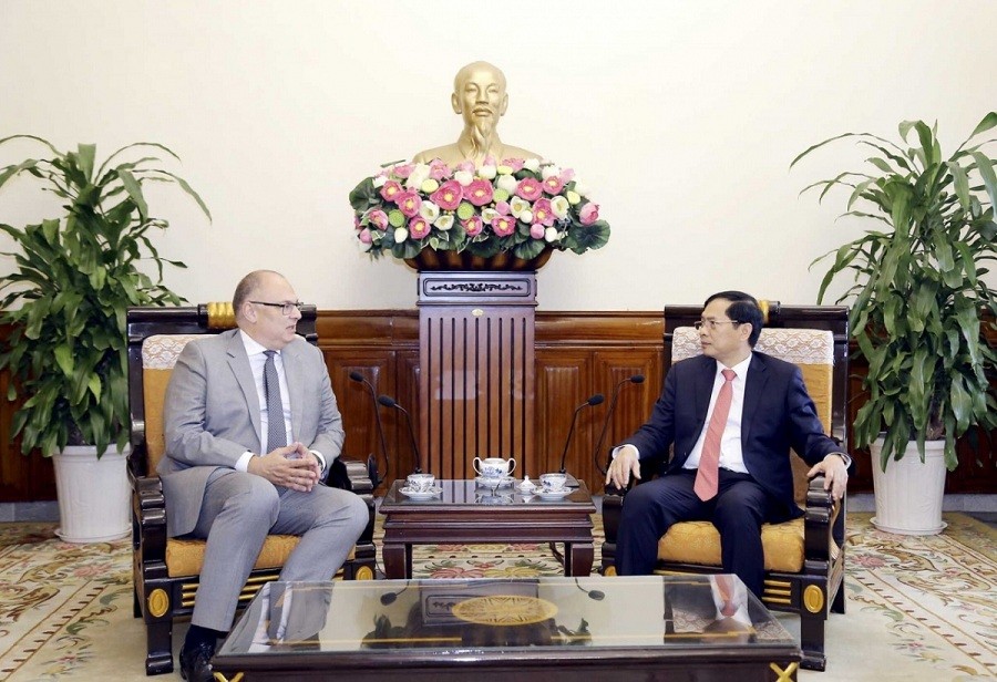 Foreign Minister Bui Thanh Son (R) receives Danish Ambassador to Vietnam Kim Højlund Christensen. Photo: VNA Foreign Minister Bui Thanh Son (R) receives Danish Ambassador to Vietnam Kim Højlund Christensen. Photo: VNA