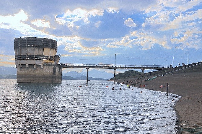 The majestic natural beauty of Ke Go lake bed The majestic natural beauty of Ke Go lake bed