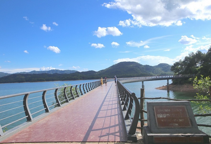 The majestic natural beauty of Ke Go lake bed The majestic natural beauty of Ke Go lake bed
