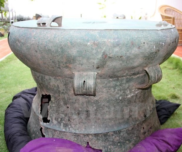 Fisherman Uncovers Over 2,000-Year-Old Bronze Drumhead Fisherman Uncovers Over 2,000-Year-Old Bronze Drumhead