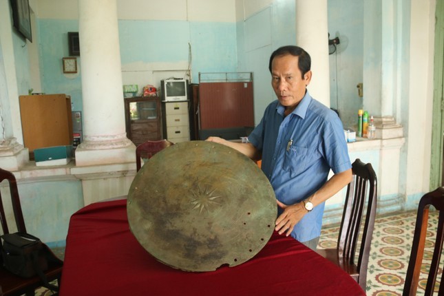 Fisherman Uncovers Over 2,000-Year-Old Bronze Drumhead Fisherman Uncovers Over 2,000-Year-Old Bronze Drumhead
