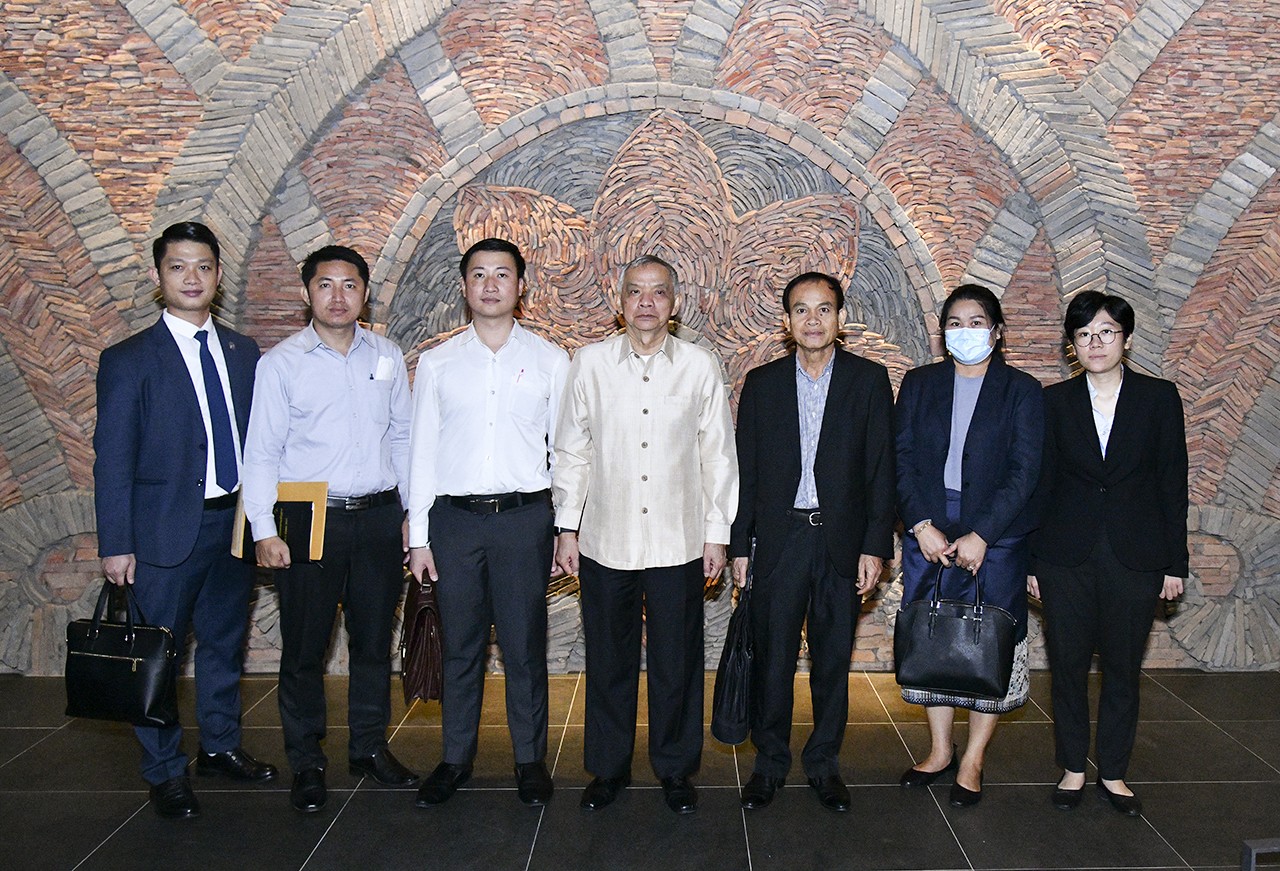 ĐOÀN ĐẠI BIỂU QUỐC HỘI LÀO THAM QUAN KHU TRƯNG BÀY KHẢO CỔ NHÀ QUỐC HỘI ĐOÀN ĐẠI BIỂU QUỐC HỘI LÀO THAM QUAN KHU TRƯNG BÀY KHẢO CỔ NHÀ QUỐC HỘI