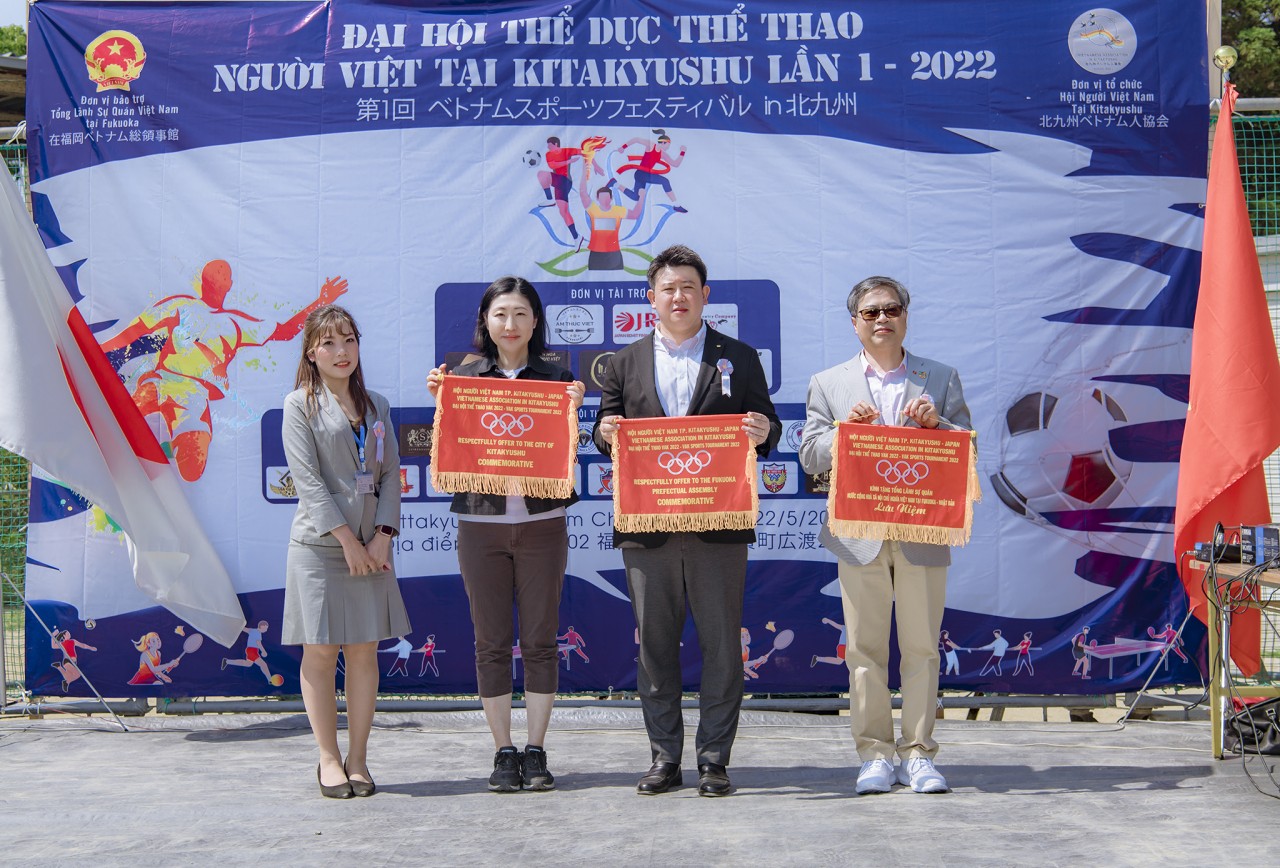Người Việt tại Nhật Bản kể chuyện xuống đường gặp cựu Thủ tướng Abe Shinzo Người Việt tại Nhật Bản kể chuyện xuống đường gặp cựu Thủ tướng Abe Shinzo