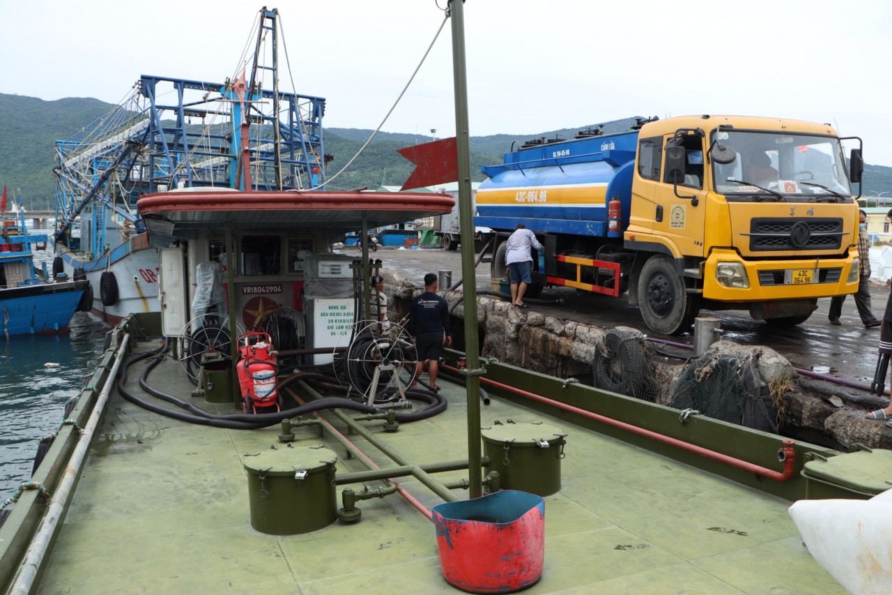 Giá dầu tăng liên tục trong thời gian gần đây gây ảnh hưởng rất lớn tới hoạt động khai thác thủy hải sản