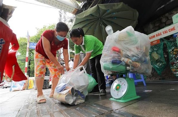 Từ 25-8, bị phạt tiền nếu không phân loại rác Từ 25-8, bị phạt tiền nếu không phân loại rác
