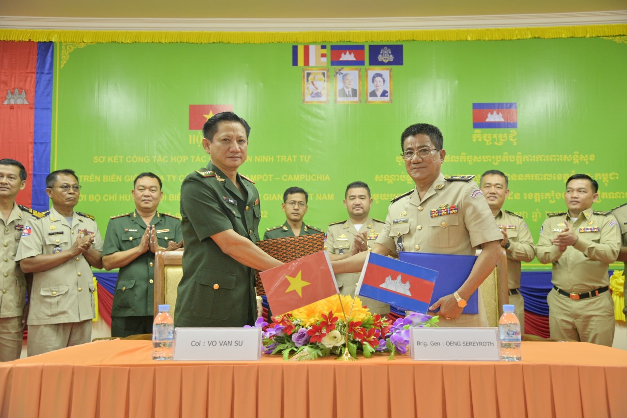 Kiên Giang: Sơ kết phối hợp bảo vệ an ninh biên giới với Ty Công an tỉnh Kampốt (Campuchia) Kiên Giang: Sơ kết phối hợp bảo vệ an ninh biên giới với Ty Công an tỉnh Kampốt (Campuchia)