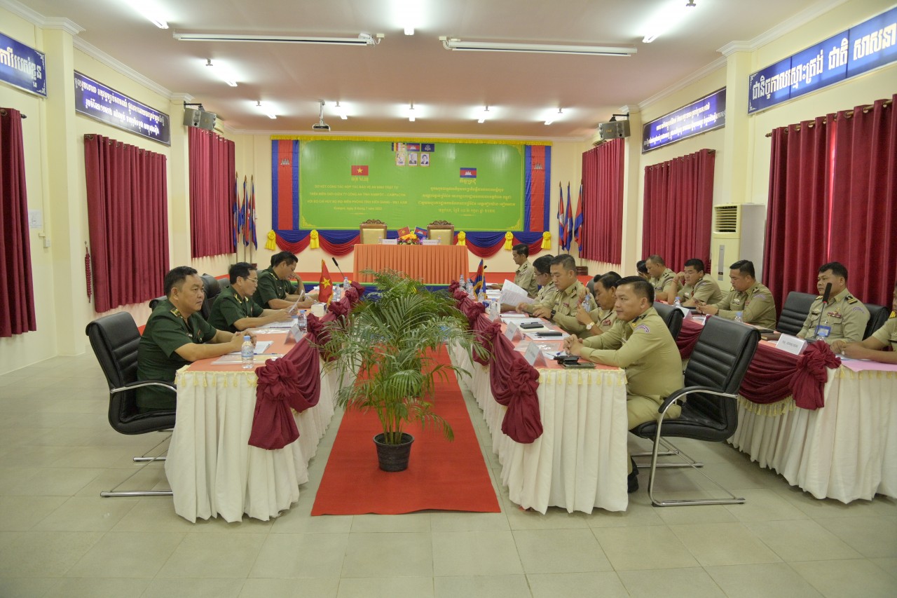 Kiên Giang: Sơ kết phối hợp bảo vệ an ninh biên giới với Ty Công an tỉnh Kampốt (Campuchia) Kiên Giang: Sơ kết phối hợp bảo vệ an ninh biên giới với Ty Công an tỉnh Kampốt (Campuchia)