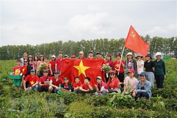 Đoàn Đại sứ quán Việt Nam tại Liên bang Nga có gần 40 thành viên (Ảnh: Duy Trinh/TTXVN). Đoàn Đại sứ quán Việt Nam tại Liên bang Nga có gần 40 thành viên (Ảnh: Duy Trinh/TTXVN).