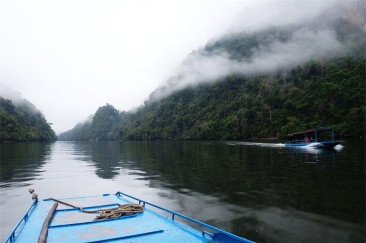Jump into the Largest Freshwater Lake in Vietnam