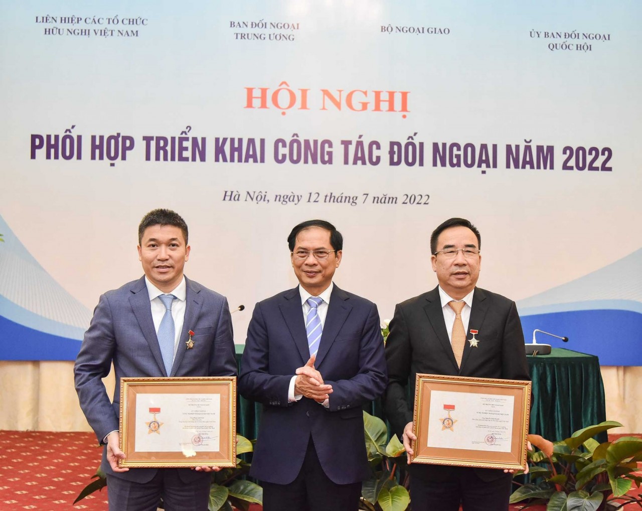 Tăng cường phối hợp thực hiện nhiệm vụ đối ngoại của Đảng và Nhà nước Tăng cường phối hợp thực hiện nhiệm vụ đối ngoại của Đảng và Nhà nước