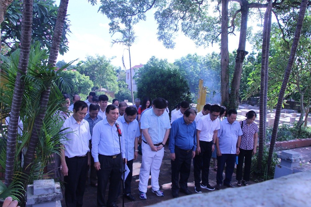 Liên hiệp các tổ chức hữu nghị tỉnh Bắc Giang viếng nghĩa trang liệt sĩ quân tình nguyện Trung Quốc Liên hiệp các tổ chức hữu nghị tỉnh Bắc Giang viếng nghĩa trang liệt sĩ quân tình nguyện Trung Quốc