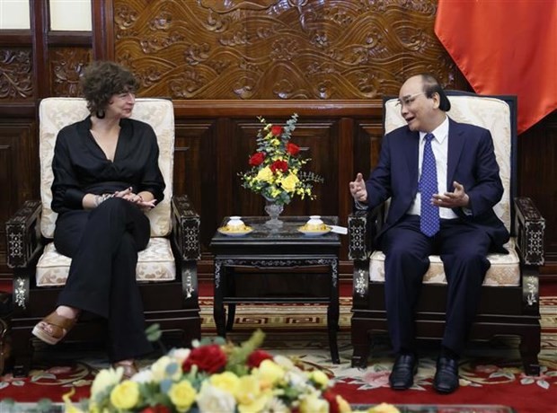 President Nguyen Xuan Phuc (R) and Dutch Ambassador Elsbeth Akkermann at the meeting in Hanoi on July 12 (Photo: VNA) President Nguyen Xuan Phuc (R) and Dutch Ambassador Elsbeth Akkermann at the meeting in Hanoi on July 12 (Photo: VNA)