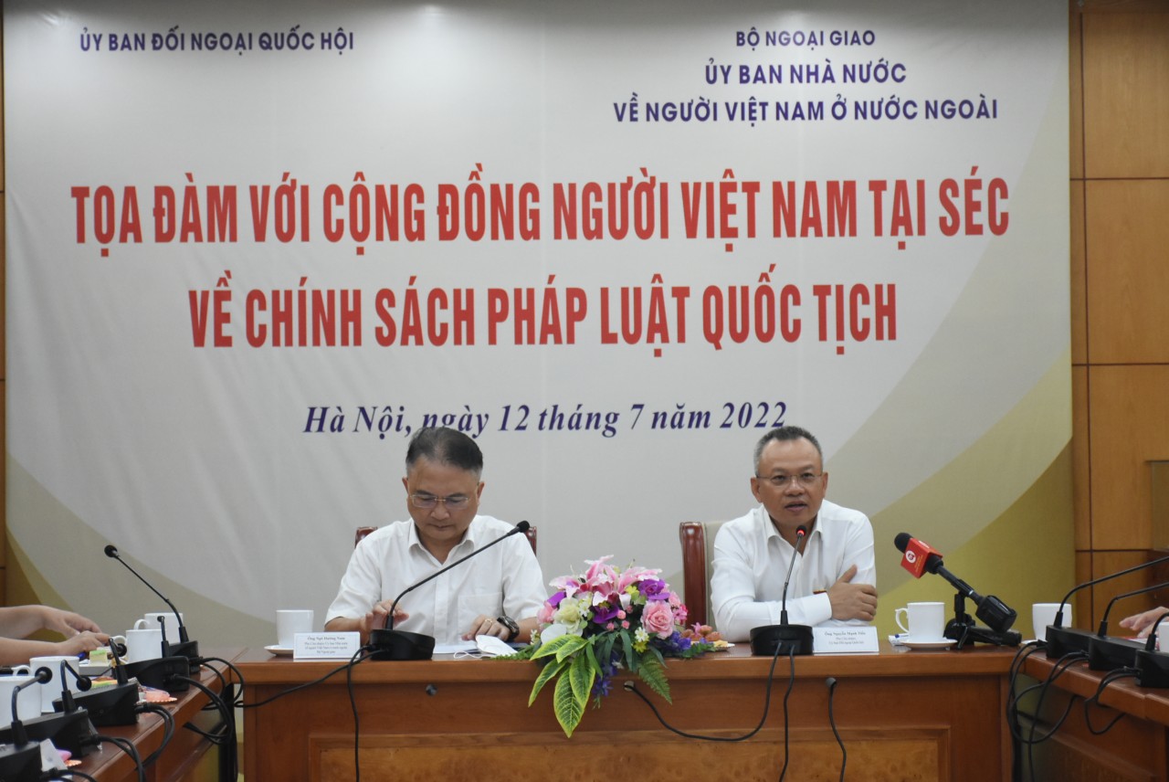 Tiếp thu những tâm tư của bà con kiều bào tại Cộng hoà Séc về quốc tịch Tiếp thu những tâm tư của bà con kiều bào tại Cộng hoà Séc về quốc tịch