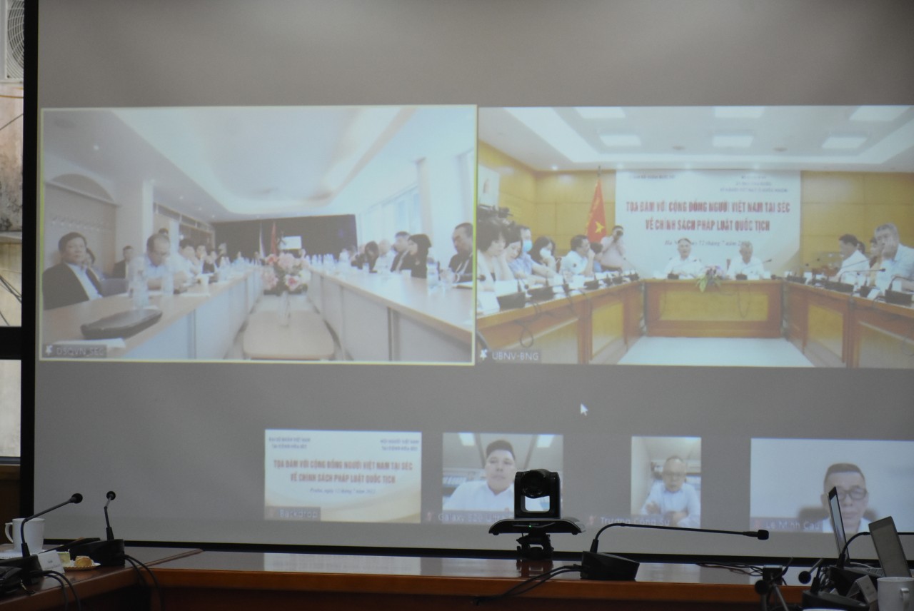Tiếp thu những tâm tư của bà con kiều bào tại Cộng hoà Séc về quốc tịch Tiếp thu những tâm tư của bà con kiều bào tại Cộng hoà Séc về quốc tịch