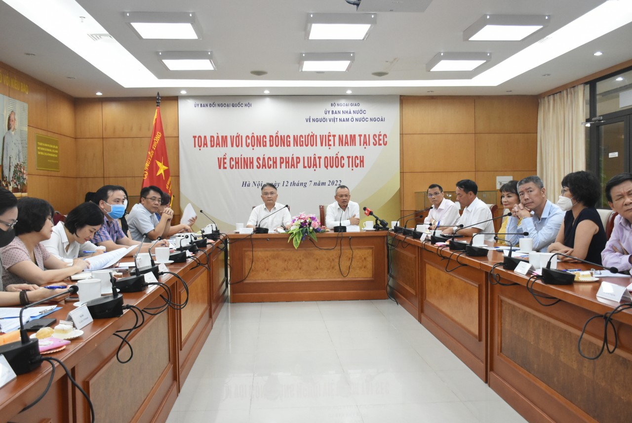 Tiếp thu những tâm tư của bà con kiều bào tại Cộng hoà Séc về quốc tịch Tiếp thu những tâm tư của bà con kiều bào tại Cộng hoà Séc về quốc tịch