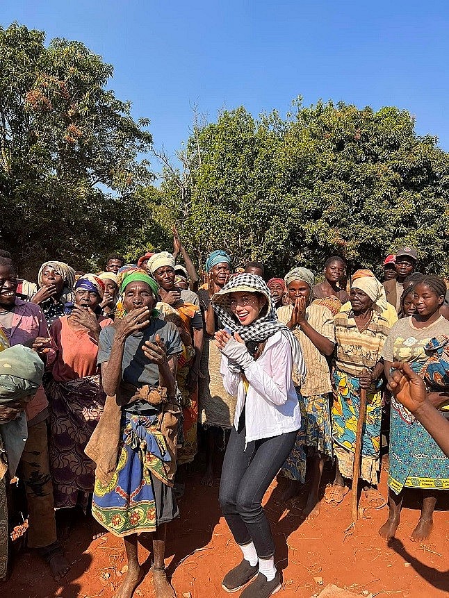 Miss Grand International Thuy Tien Brings Water to Poor Community in Angola