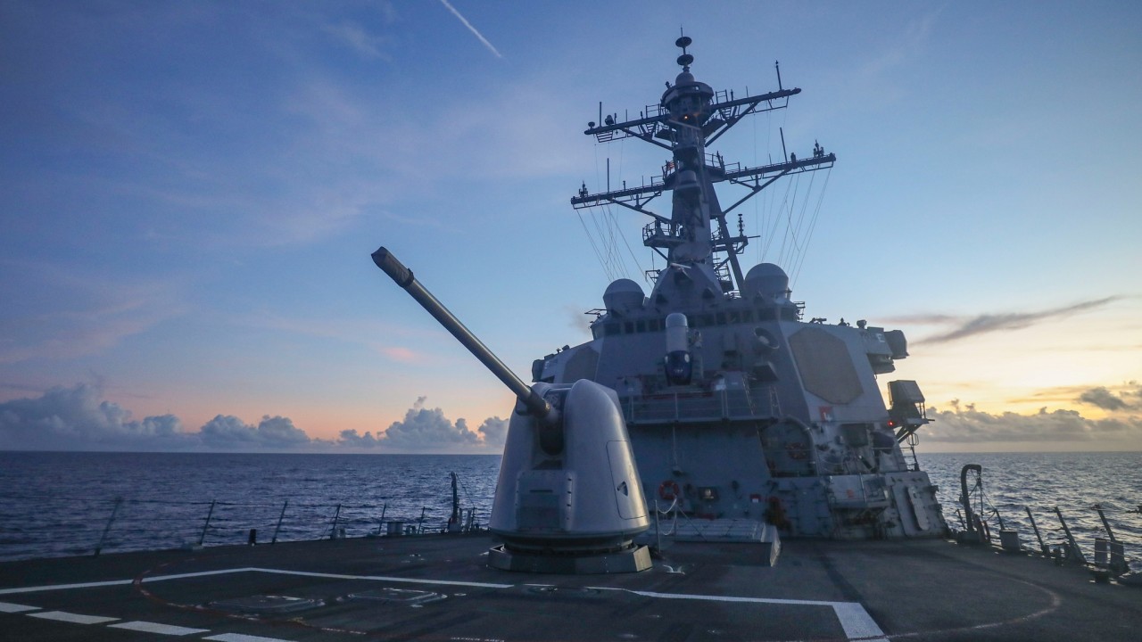 Mỹ thông báo tàu khu trục USS Benfold đã thực hiện hoạt động tự do hàng hải gần quần đảo Hoàng Sa thuộc chủ quyền Việt Nam nhưng Trung Quốc đang chiếm đóng trái phép. Mỹ thông báo tàu khu trục USS Benfold đã thực hiện hoạt động tự do hàng hải gần quần đảo Hoàng Sa thuộc chủ quyền Việt Nam nhưng Trung Quốc đang chiếm đóng trái phép.