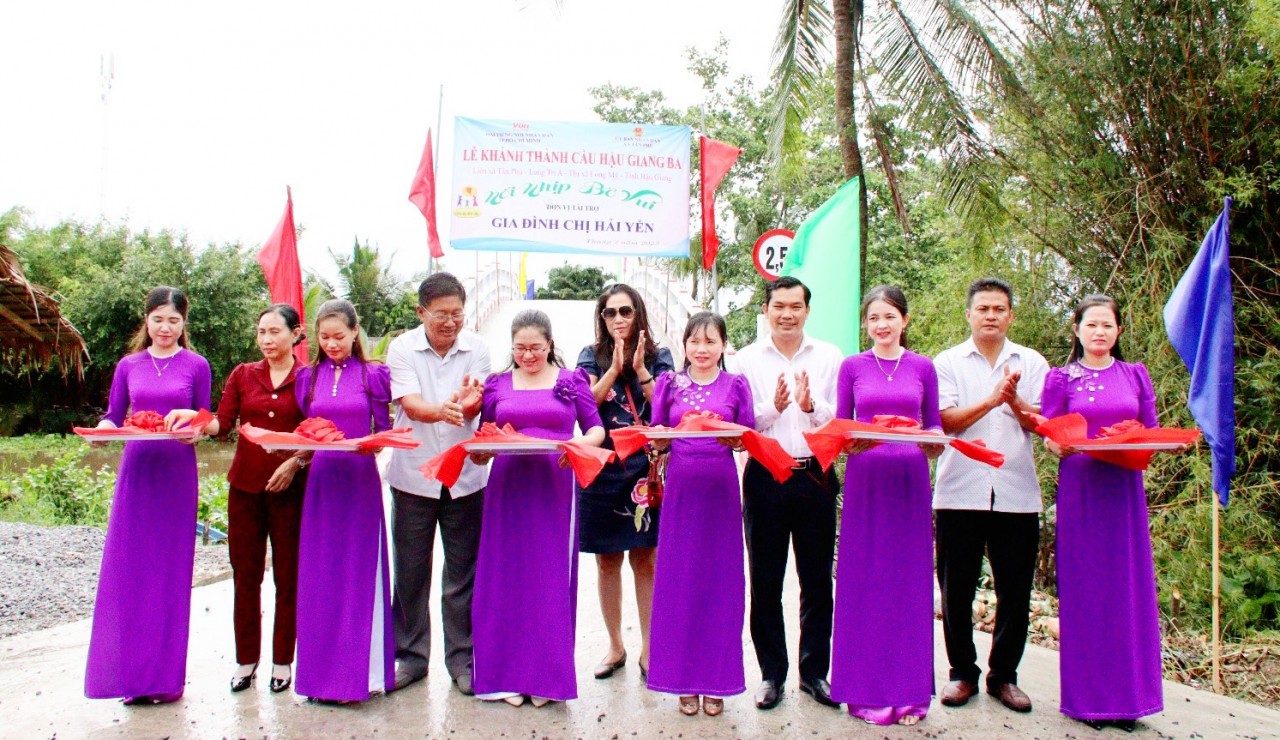 Hậu Giang: Khánh thành 2 công trình cầu giao thông nông thôn do Quỹ từ thiện Vesaf/Hoa Kỳ tài trợ Hậu Giang: Khánh thành 2 công trình cầu giao thông nông thôn do Quỹ từ thiện Vesaf/Hoa Kỳ tài trợ